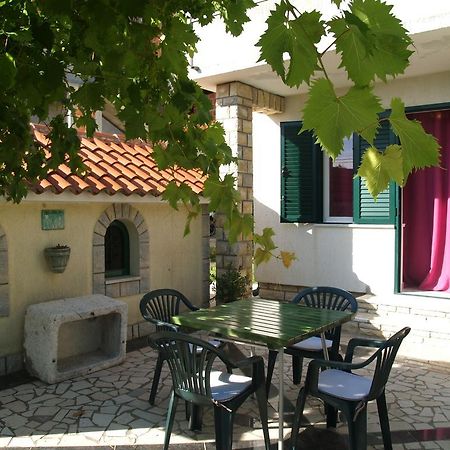 Apartment Roglic Rab Town Exterior photo