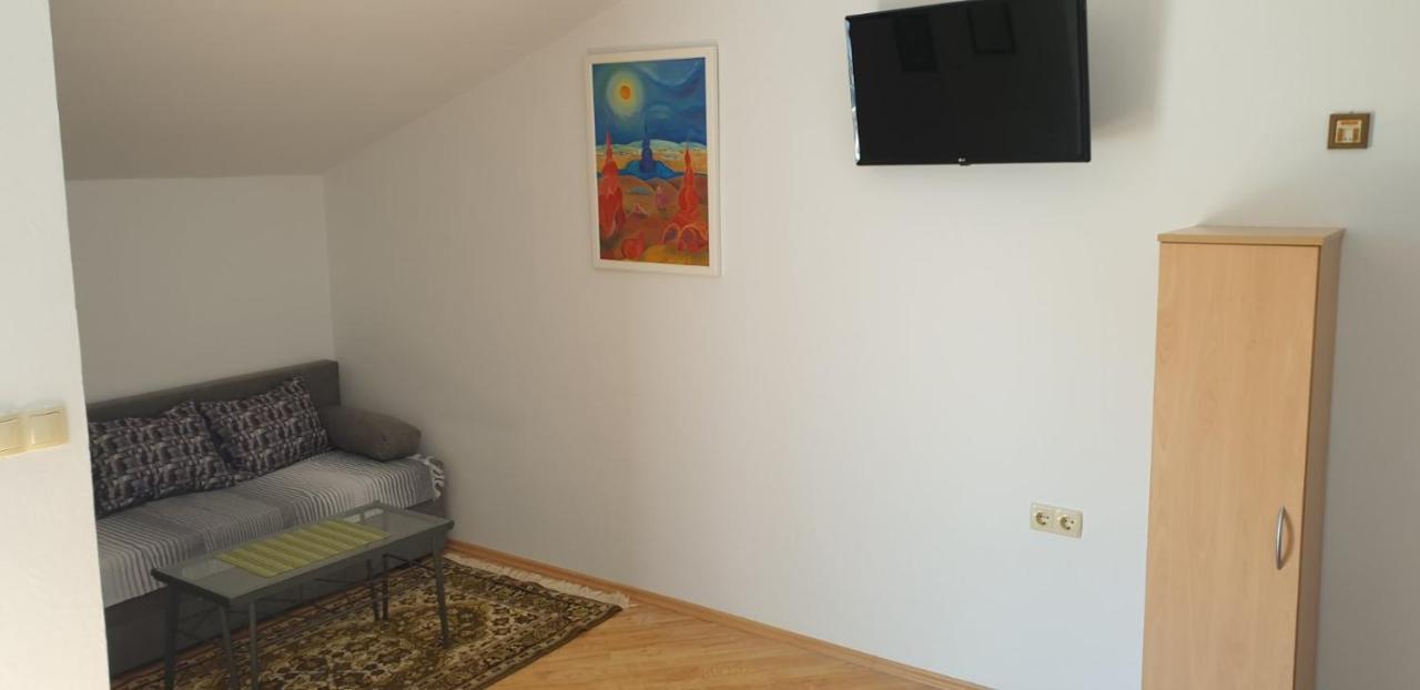 Apartment Roglic Rab Town Exterior photo