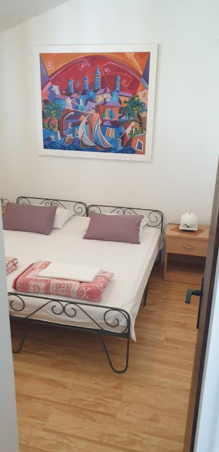 Apartment Roglic Rab Town Exterior photo