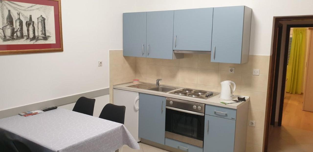 Apartment Roglic Rab Town Exterior photo