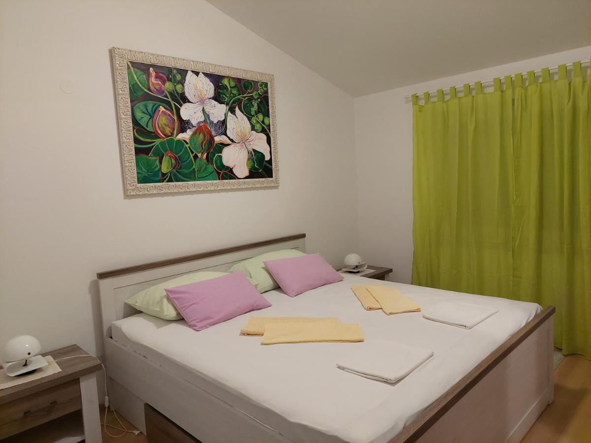 Apartment Roglic Rab Town Exterior photo