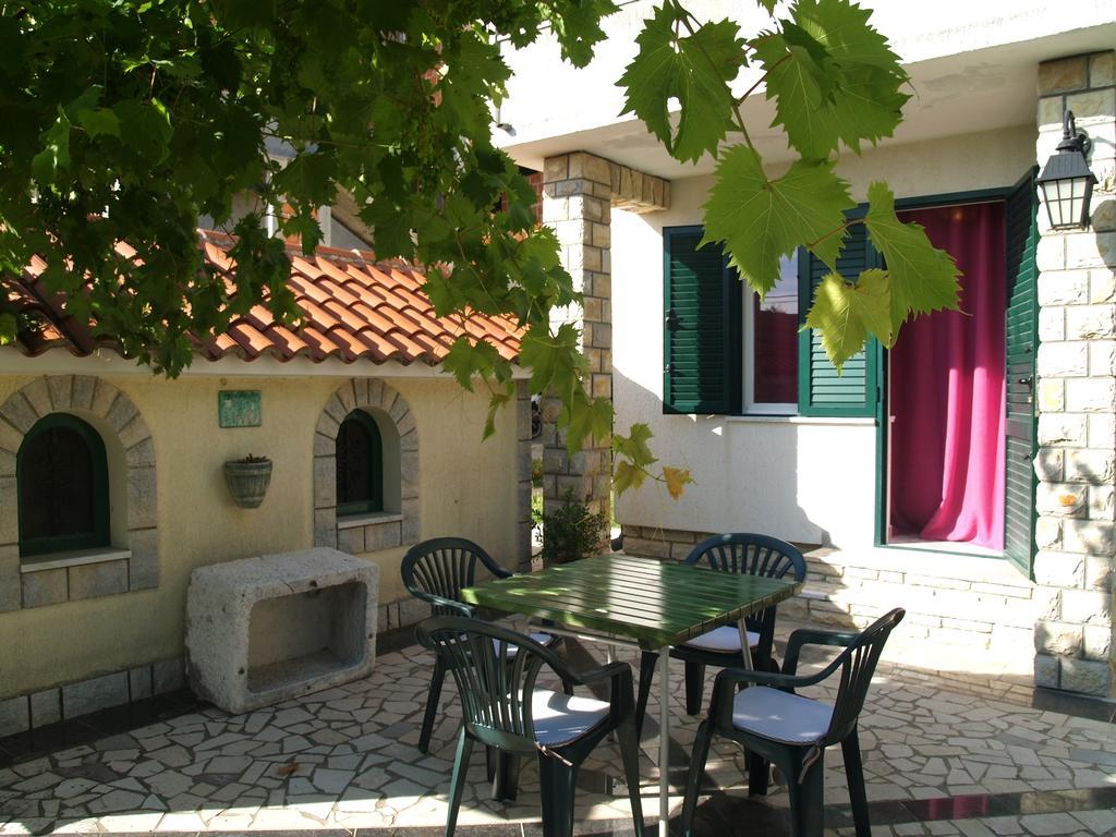 Apartment Roglic Rab Town Exterior photo